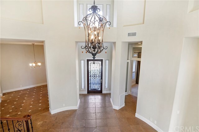 Building Photo - 16 Lusitano