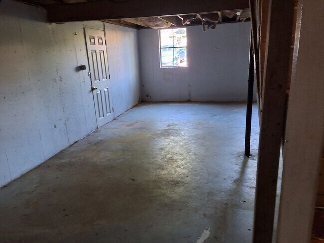 Building Photo - 1122 Evelyn Dr