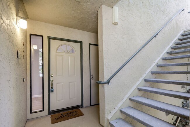 Foto del edificio - 2BR/2.5BA Townhouse with Bay Views + 3 Decks | 2-Car Garage | San Carlos | YouTube Tour