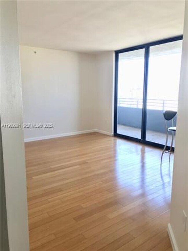 Foto del edificio - 300 Biscayne Blvd Way