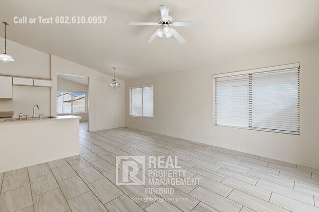 Foto del edificio - 8563 W Mission Ln