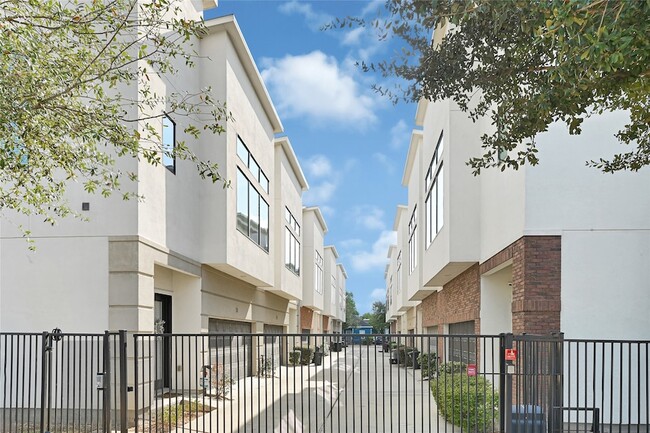 Photo - 72 N Hutcheson St Apartment