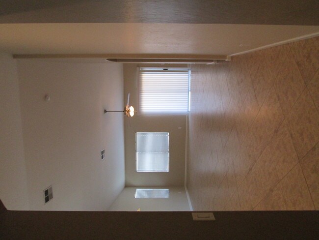 Building Photo - 4622 W Donner Dr