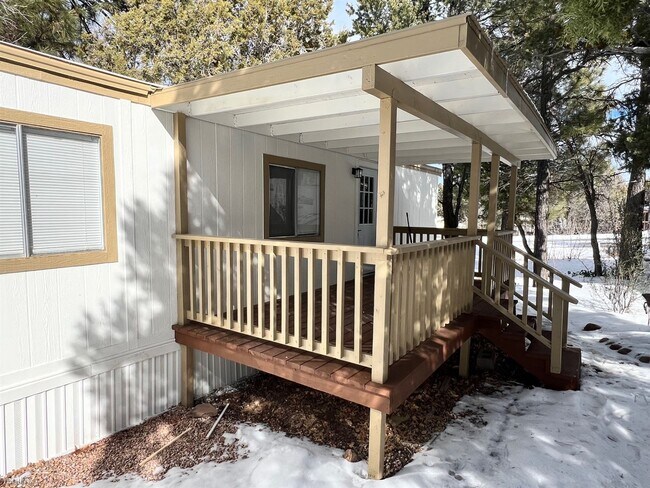 Building Photo - 2 br, 1 bath Mobile Home - 1031 West Laxton