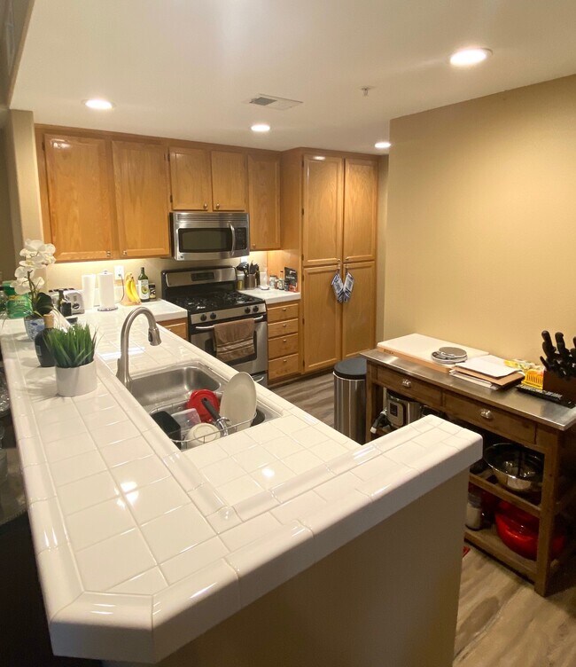 Foto del edificio - 1875 Baudouin Pl