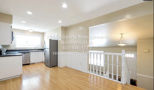 Foto del edificio - Beautiful 4 Bedroom 2 Bath Home in Kaysvil...