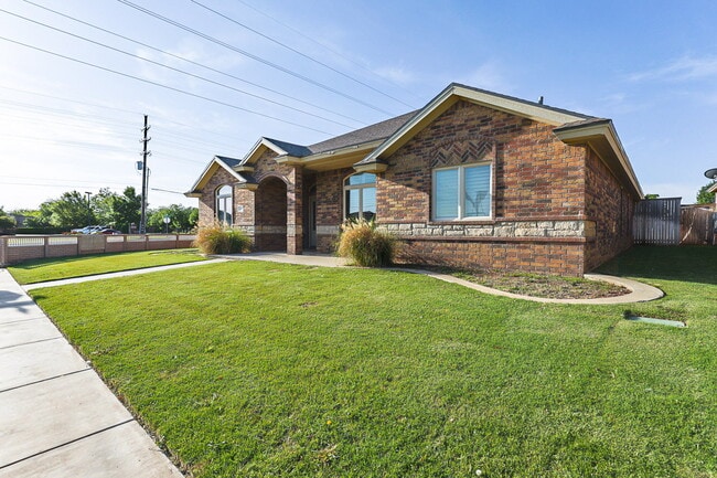 Building Photo - Beautiful House in Sun Crest