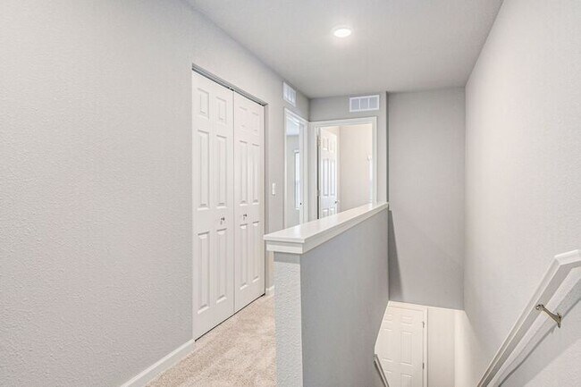Foto del edificio - 1310 Timber Hollow Ct