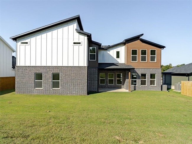 Building Photo - 1317 Bunker Dr