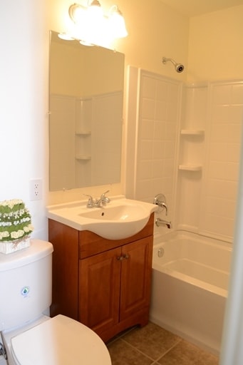 Interior Photo - 117 N Yolo St