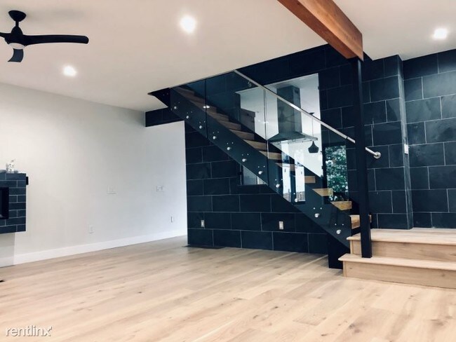 Building Photo - 2 br, 2.5 bath Apartment - 3647 Lipan St