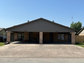 Building Photo - 3913 Peperport Dr