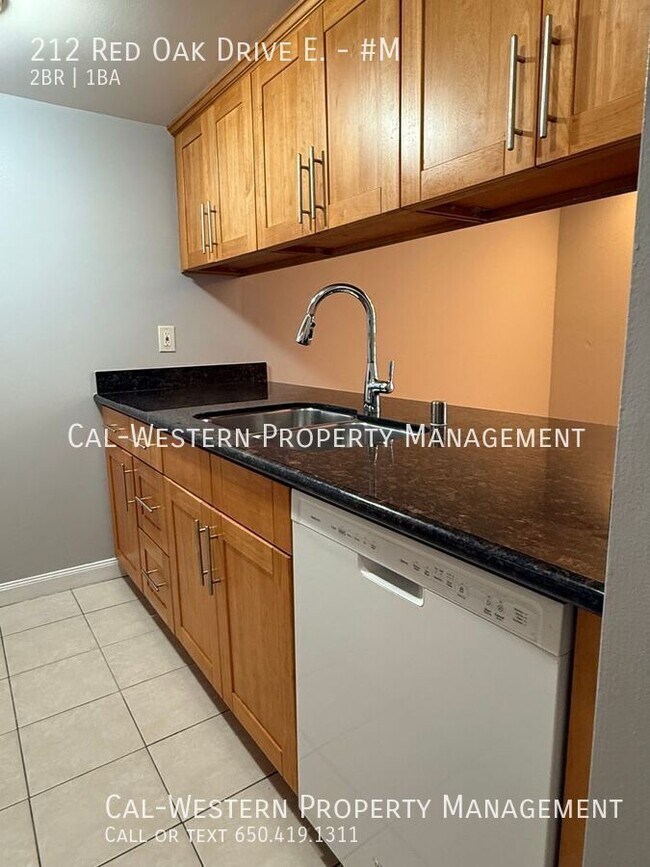 Building Photo - 212 Red Oak Dr E