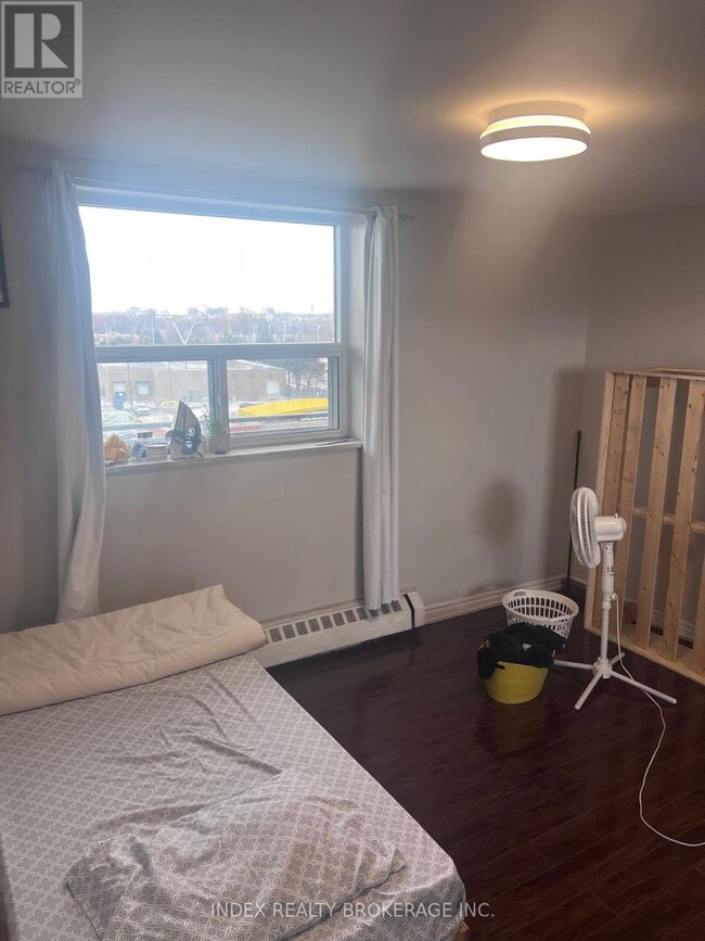 Building Photo - 3533 Derry Rd E