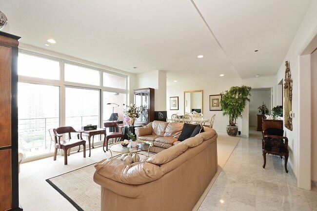 Foto del edificio - 415 E North Water St