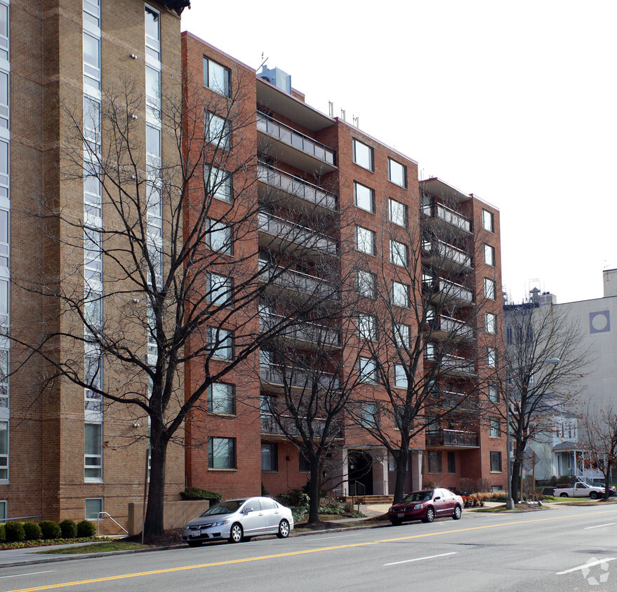 Foto del edificio - Chesterfield Apartments