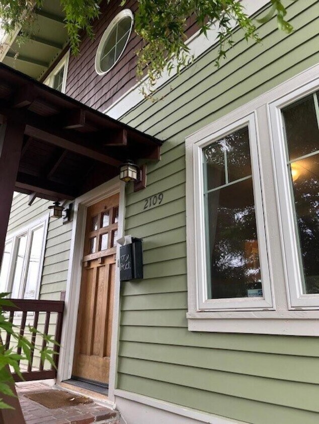 Foto principal - 4 bedroom in Seattle WA 98103