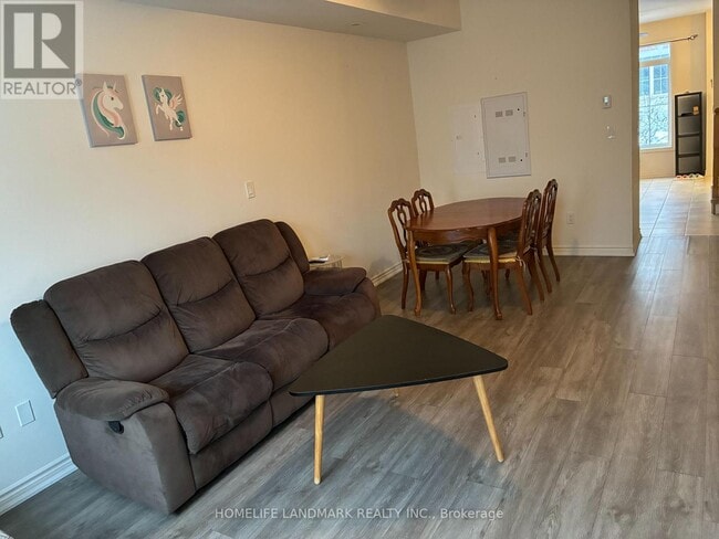 Building Photo - 7 Eaton Park Ln