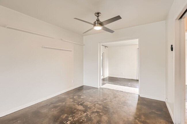 Foto del edificio - Great 3 bedroom house in Biltmore! Large y...