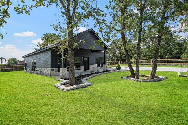 Building Photo - 308 Sweet Gum Ln
