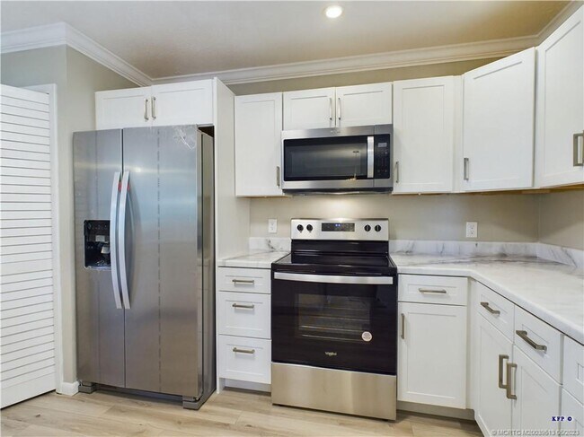 Building Photo - 705 NE Vanda Terrado