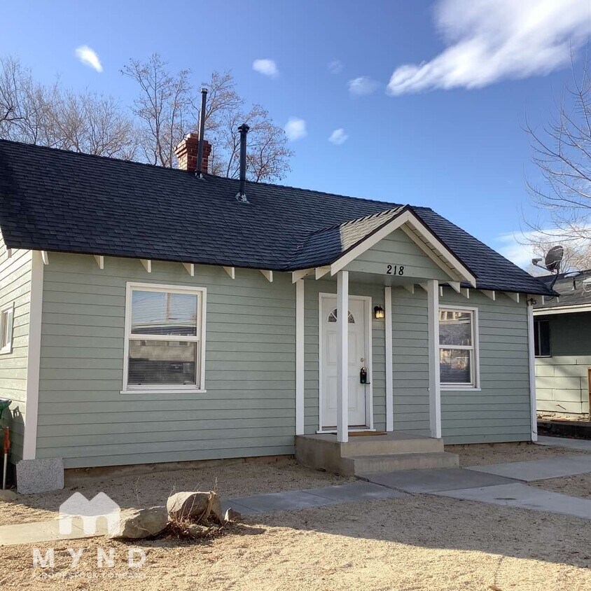 Foto principal - 218 Hillcrest Dr