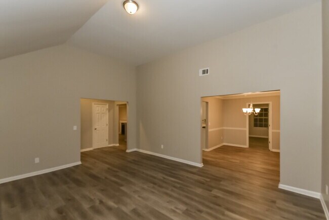 Foto del edificio - 7531 Sugarcreek Dr