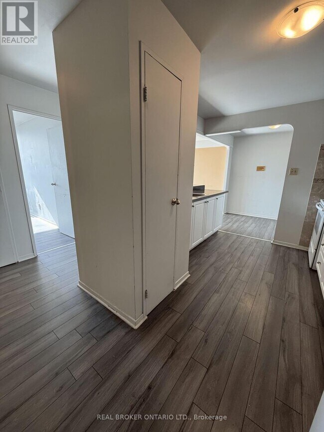 Photo du bâtiment - 1011 Dufferin St