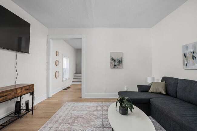 Foto del edificio - 211 N Addison St