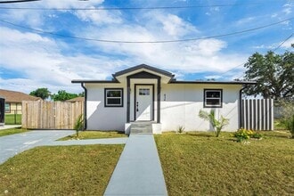 Building Photo - 414 Monroe Ln