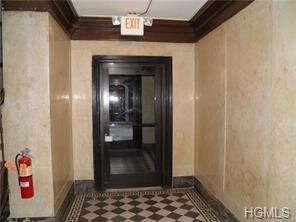 Building Photo - 65 Central Park Ave