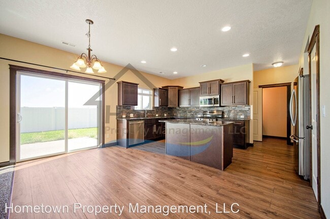 Building Photo - 4 br, 2.5 bath House - 1760 Pyrenees Loop