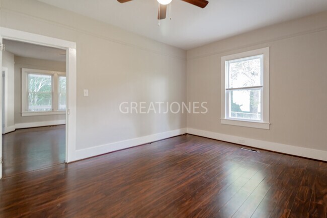 Foto del edificio - NOW OFFERING $250 OFF THE FIRST FULL MONTH...