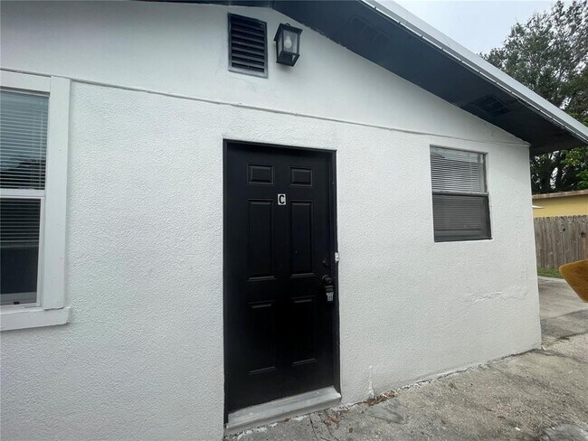 Foto del edificio - 2406 E Clark St