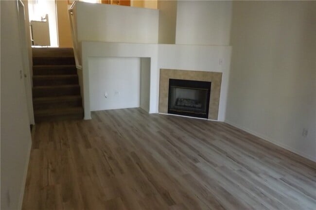 Foto del edificio - 15 Tulare Dr