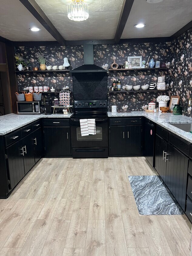 605 Sanderson St, Throop, PA 18512 House Rental in Throop, PA