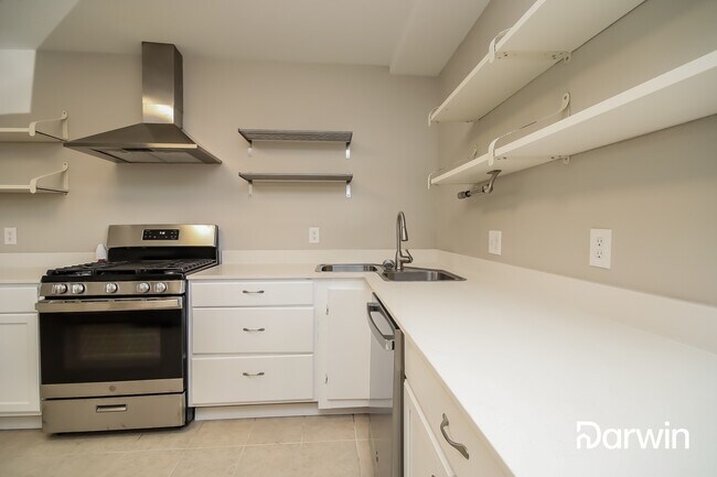 Building Photo - 2102 Hillshire Dr