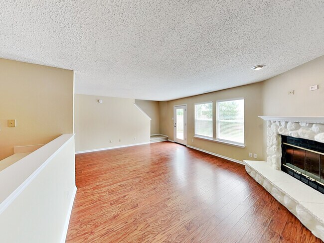 Foto del edificio - 2326 Collins Way