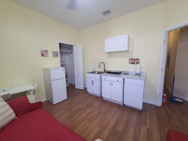 Building Photo - 10904 Holly Cone Dr
