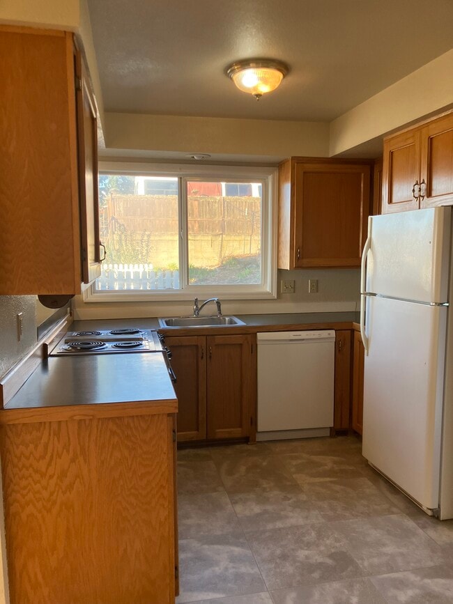 Kitchen - 330 N State St
