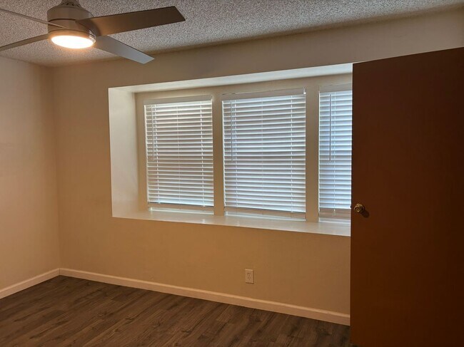 Foto del edificio - 1130 E 118th St