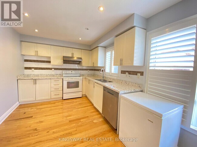 Building Photo - 33 Caranci Crescent