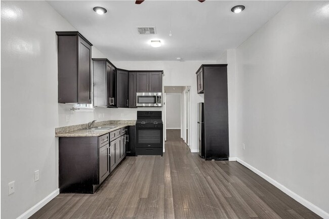 Building Photo - 3025 Burdette St