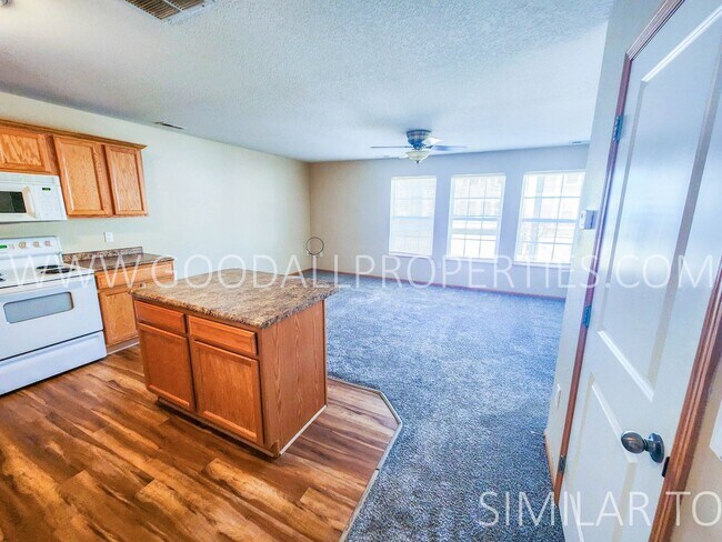 Foto del edificio - 2-Bedroom, 2-Bath Townhome in Ankeny with Attached 2-Car Garage