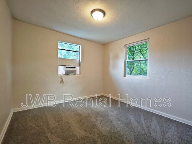 Building Photo - 1621 Barnett St