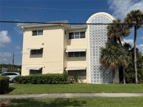 Building Photo - 141 NE 10th Ave