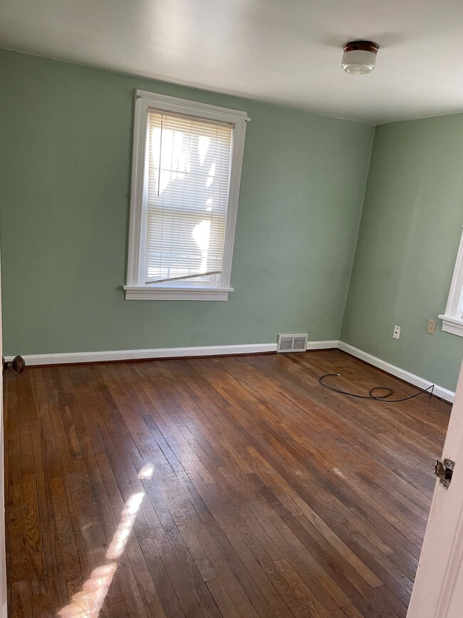 Dormitorio 1 - 231 N Spring Grove St