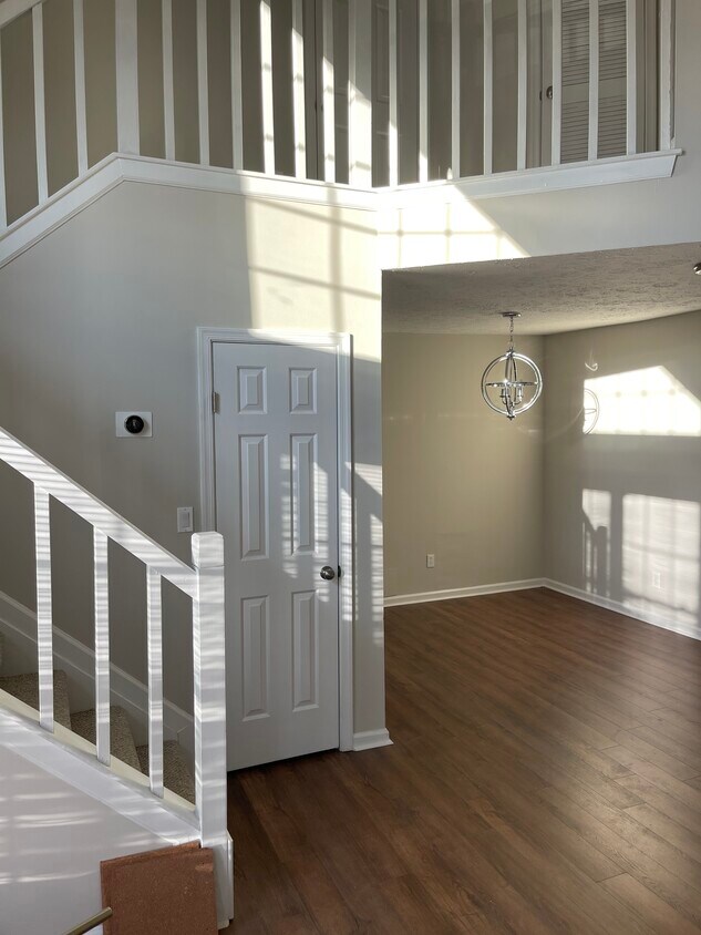 Foto principal - 740 Brookside Dr
