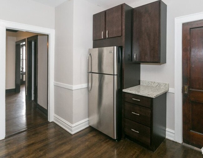 Foto del edificio - 3825 N Drake Ave