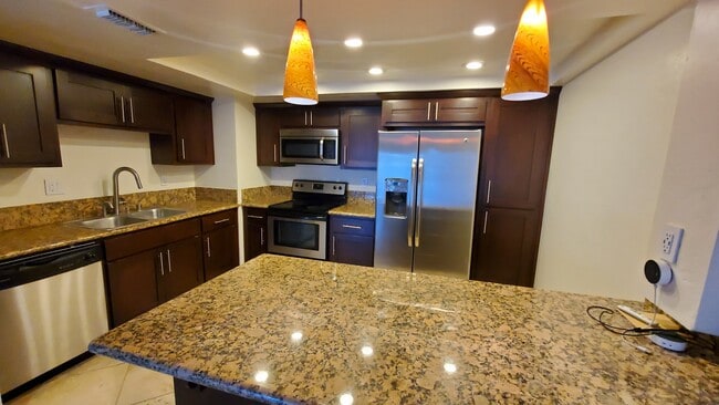 Building Photo - 500 N St